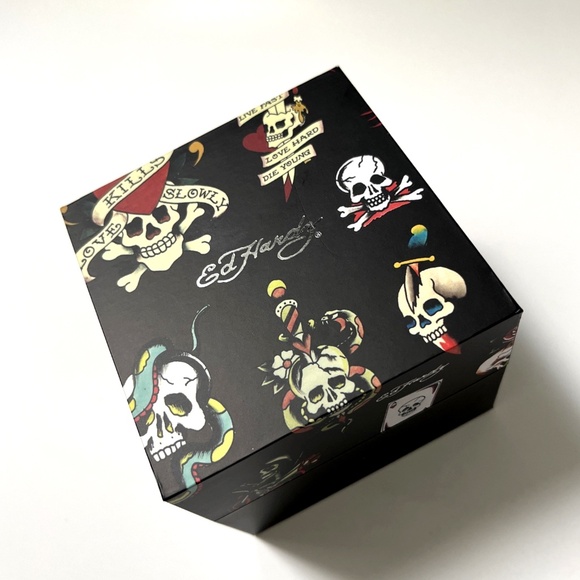 New in Box ED HARDY Oversized Skull Wristwatch Analog Silicon Black Green Beads - Picture 7 of 7
